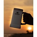 Caneca T rmica de Cerveja Stanley Branco 709ml 3