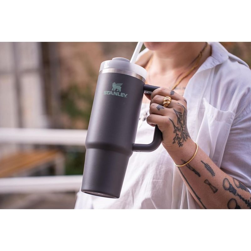 copo-termico-stanley-quencher-charcoal-1-18l-5 jpg