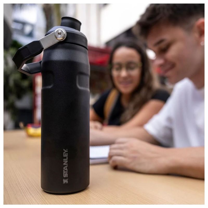 garrafa-termica-stanley-aerolight-fast-flow-matte-black-710ml-5 jpg